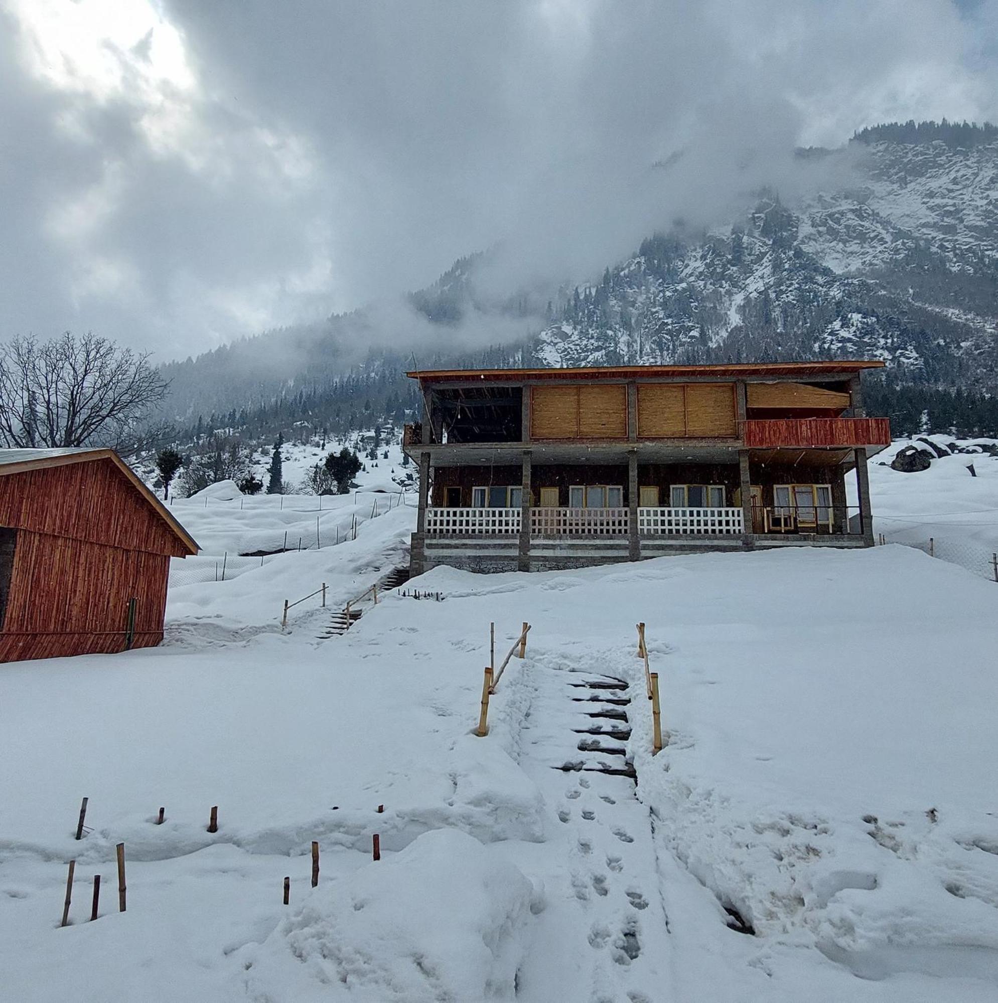 Khana Badosh Resort Kalam 外观 照片